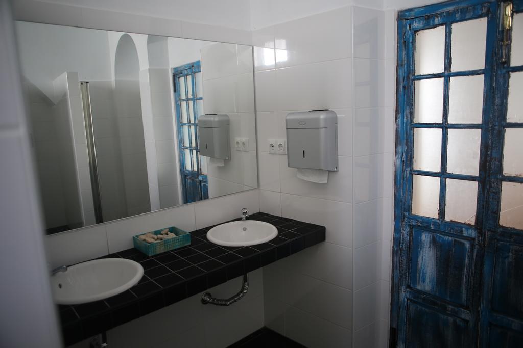 Wake Up In & Restaurant Lounge Hostel Tarifa