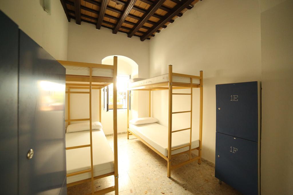 Hostel Wake Up In & Restaurant Lounge Tarifa